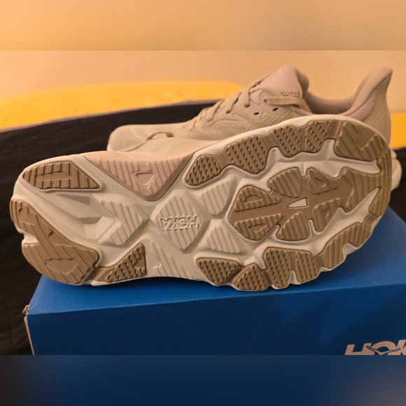 NEW IN BOX Hoka "Arahi 8" Women's Size 9 - Picture 5 of 12